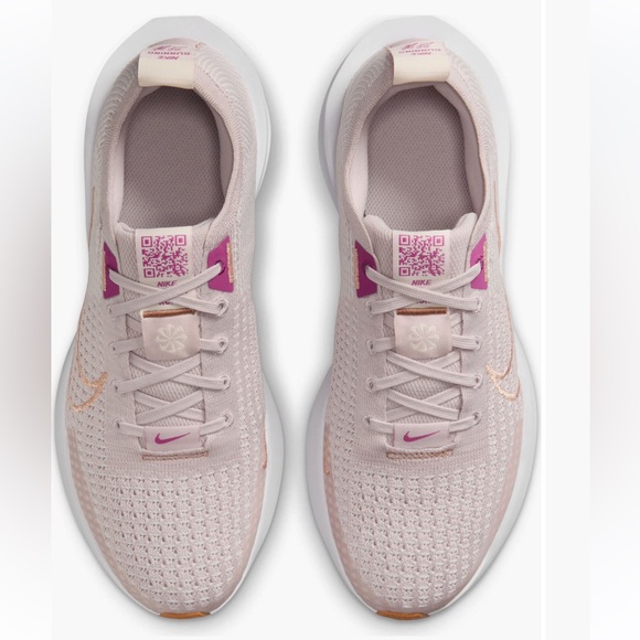 New Nike Women's Sneakers in Cream and Pink - Picture 5 of 7